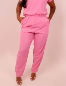 Calça cor rosa chiclete