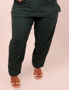 Calça cor verde musgo